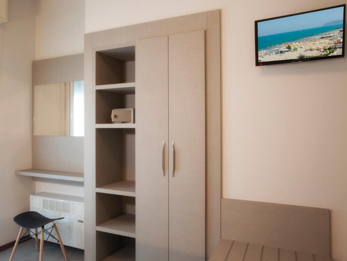 Hotel Norma Misano Adriatico Bagian luar foto