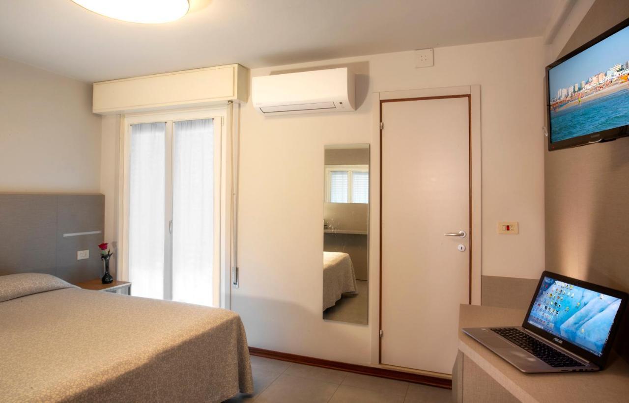 Hotel Norma Misano Adriatico Bagian luar foto
